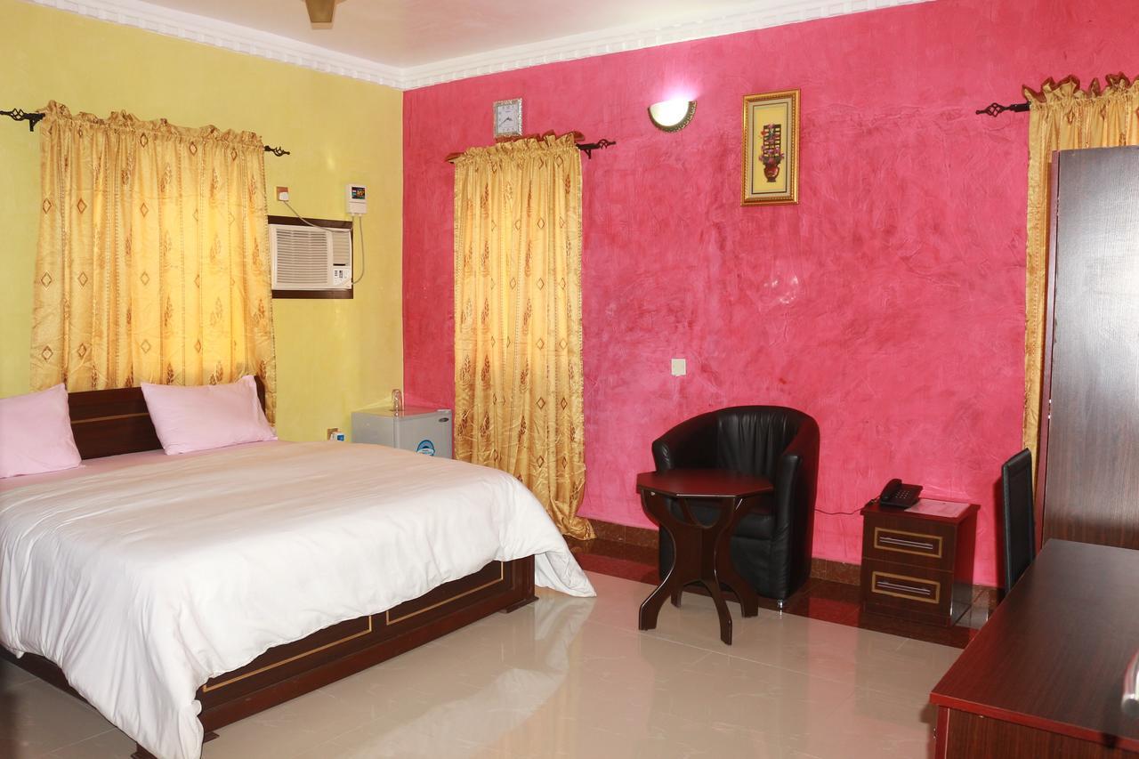 Cute Villa Hotel And Suites Uyo Buitenkant foto