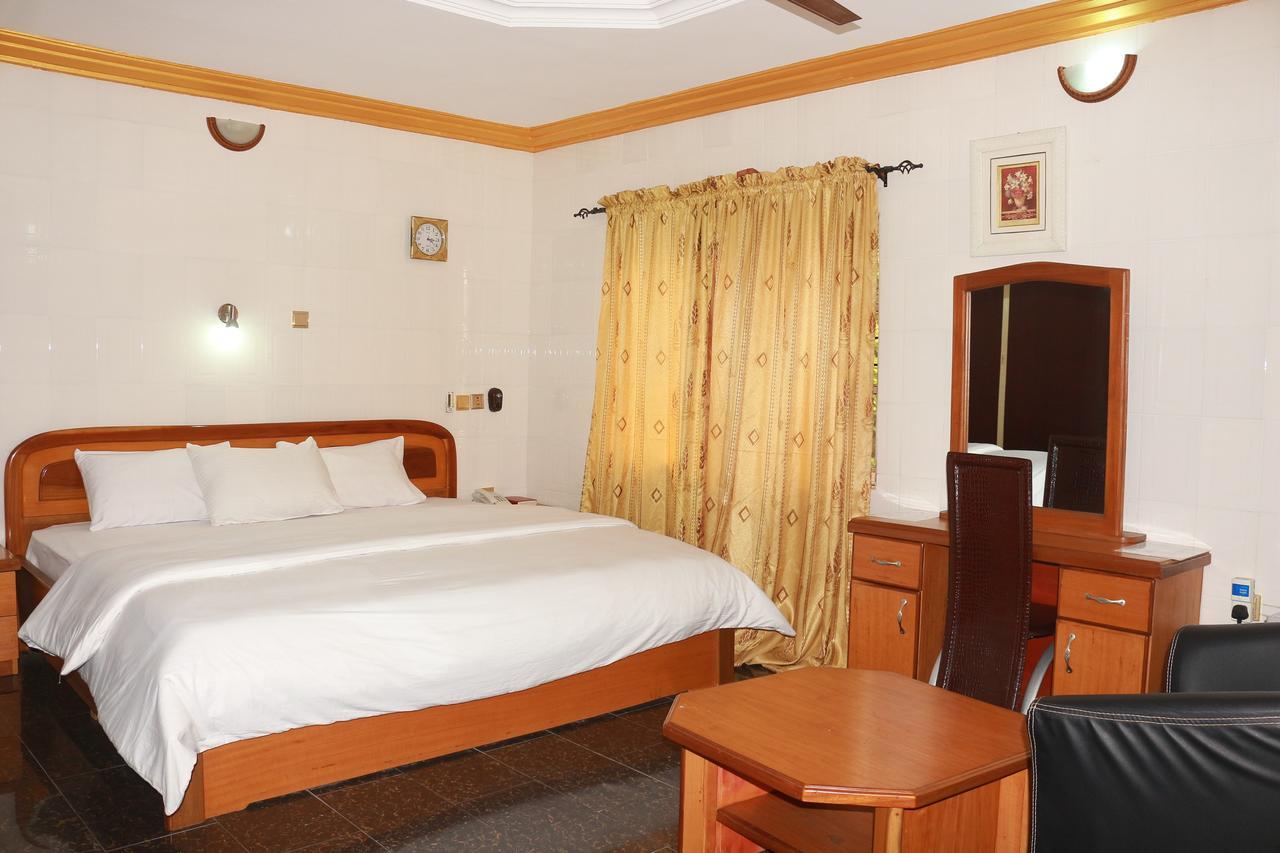 Cute Villa Hotel And Suites Uyo Buitenkant foto