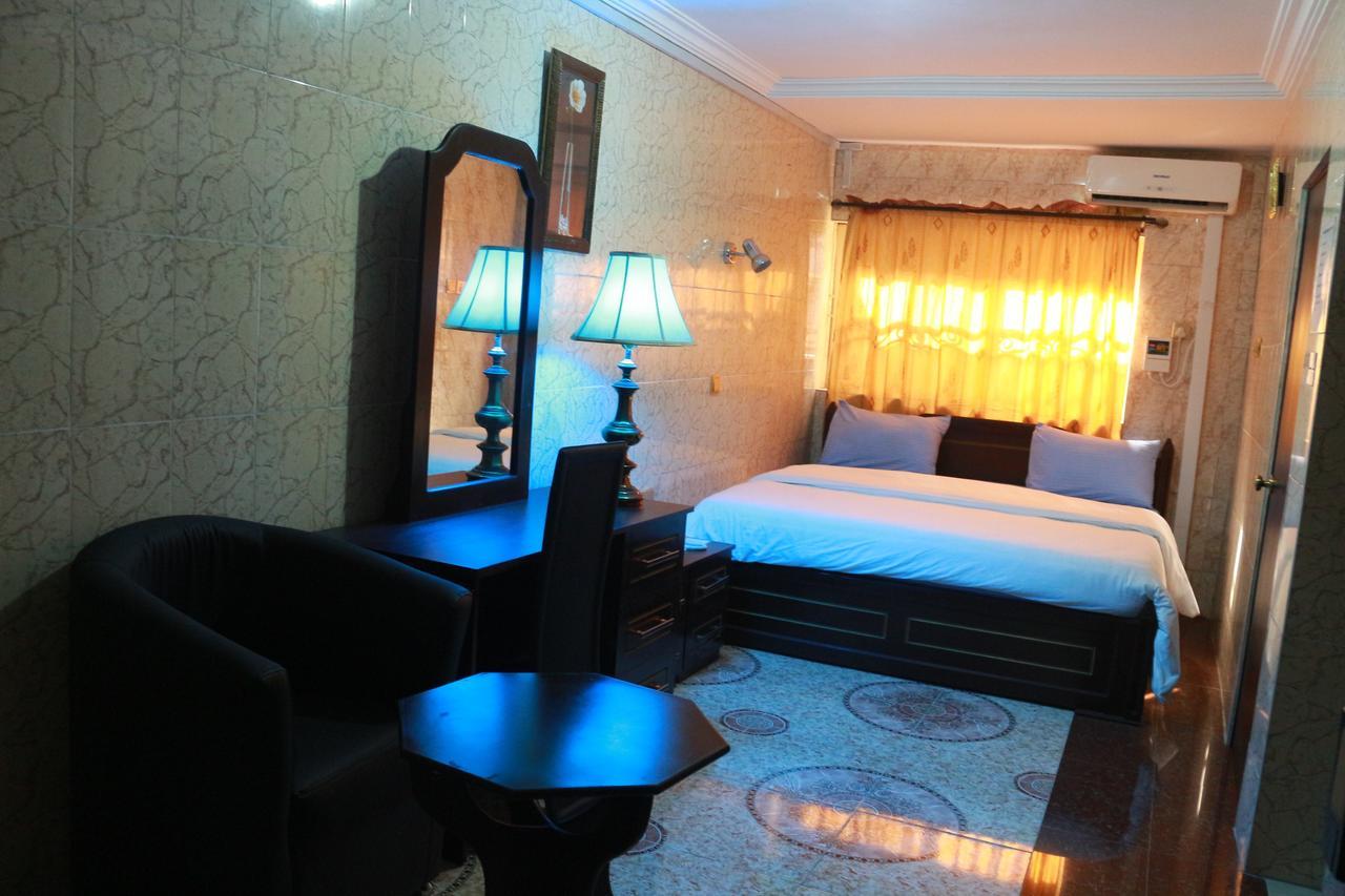 Cute Villa Hotel And Suites Uyo Buitenkant foto