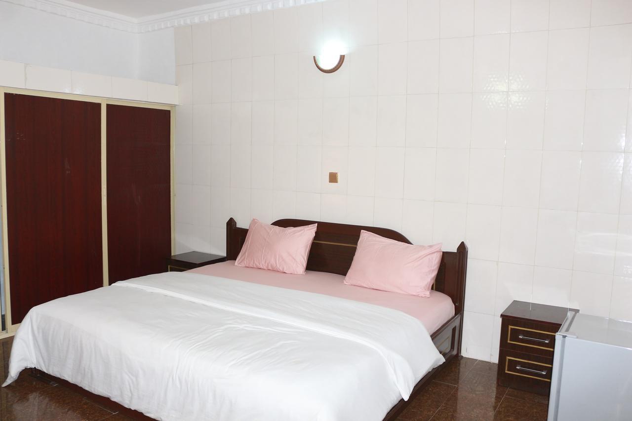 Cute Villa Hotel And Suites Uyo Buitenkant foto