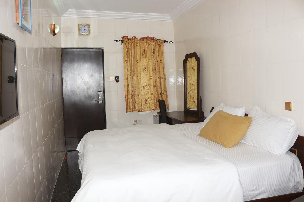 Cute Villa Hotel And Suites Uyo Buitenkant foto