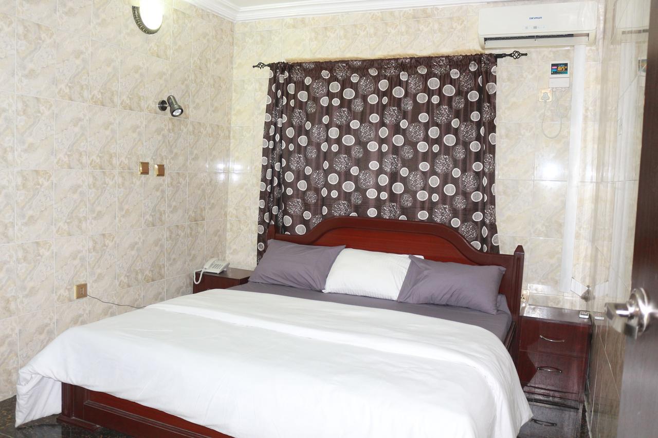 Cute Villa Hotel And Suites Uyo Buitenkant foto