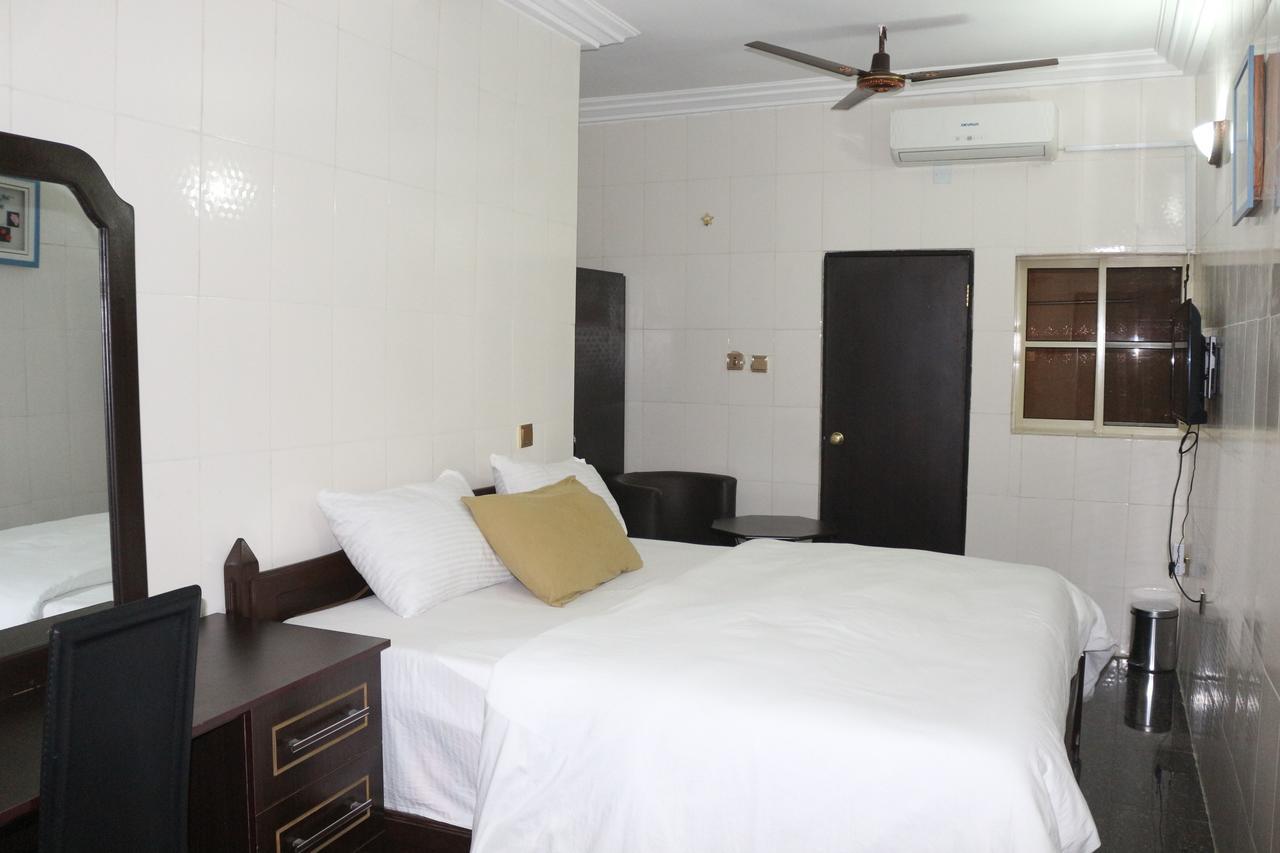Cute Villa Hotel And Suites Uyo Buitenkant foto
